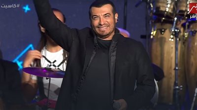 تصفيق حار من الجمهور السعودي لإيهاب توفيق في حفل كاسيت 90s.. والفنان: بكون مبسوط وأنا معاكم|صور