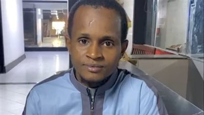 الطالب الغيني بعد إهدائه دراجة من ويل سميث: لم أتوقع المفاجأة.. ووعد بمساعدتي | بث مباشر