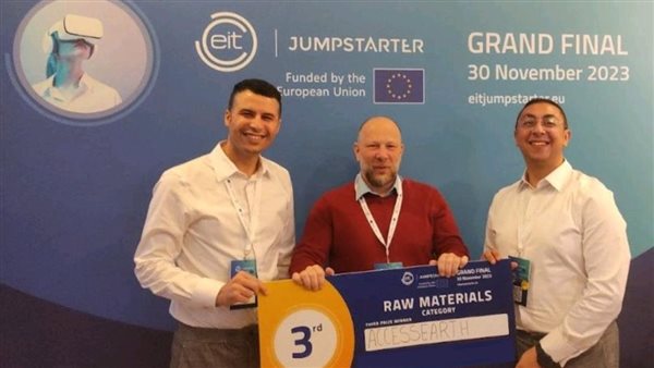 الثلاث مصريون من