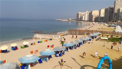 إقبال على الأسواق والمتنزهات بالإسكندرية لتحسن الأحوال الجوية تزامنا مع احتفالات عيد الميلاد