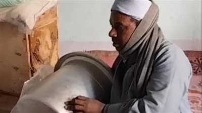 كفيف يصلح الأجهزة الكهربائية بسوهاج ويصبح إمامًا لأهل قريته: ربنا أنعم عليا بنور البصيرة | بث مباشر