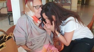 لطيفة: عايزة أشكر الوزارات اللي ساعدتني بإجراءات دفن والدتي في تونس