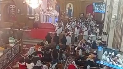 الأقباط يحتفلون بعيد الميلاد المجيد في كنائس قنا والمنيا | بث مباشر