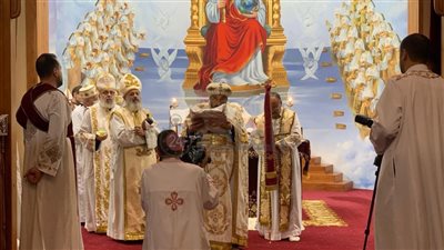 بالشموع والترانيم.. احتفالات الأقباط بـ عيد الميلاد المجيد في الكنائس بالمحافظات | بث مباشر 
