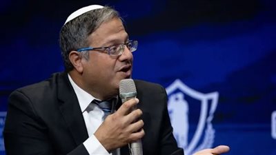 وزير إسرائيلي: يجب تشجيع الهجرة الطوعية من غزة.. ويزعم: مئات الآلاف سيغادرون بالفعل