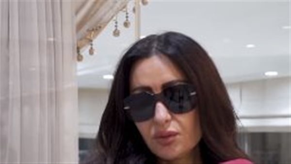 الفنانة لطيفة