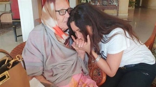 لطيفة ووالدتها الراحلة