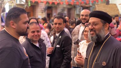 كنيسة الأنبا بيشوي ببورسعيد تحتفل بعيد الميلاد بالهدايا.. والتحالف الوطني يوزع الورود والحلوى| صور