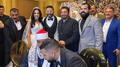 حميد الشاعري يفاجئ خالد عبد الواحد مدير محتوى بي إنتراكتيف خلال عقد قرانه |صور