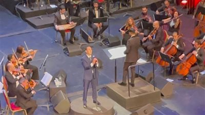 طلبوا منه يحيي شبرا.. مدحت صالح يمازح الجمهور: ده احنا هنّقط بقى