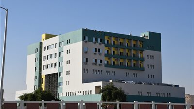 يقع على مساحة 18 ألف متر.. محافظ قنا: انتهاء أعمال التشطيبات بمستشفى مدينة قنا الجديدة مارس المقبل