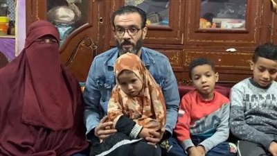 باع عربيته ودهب مراته.. نقاش بالإسماعيلية يبني مسجدا لتحقيق حلم ابنه | بث مباشر 