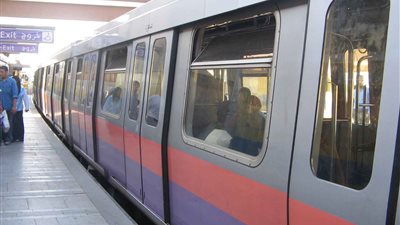 حالة انتحار بمحطة جامعة القاهرة تتسبب في توقف حركة المترو بالخط الثاني 