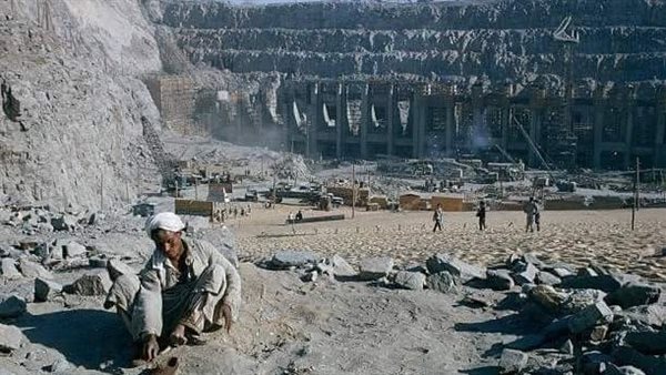 بناء السد العالي