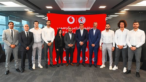 جانب من التوقيع