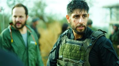 فجر منزلا فلسطينيا أمام الكاميرا.. من هو المغني الإسرائيلي عيدان عميدي الذي أصيب في معارك غزة؟