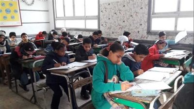 لأداء امتحان مادتي الجبر والإحصاء والكمبيوتر.. انتظام طلاب الشهادة الإعدادية داخل اللجان بالجيزة| بث مباشر