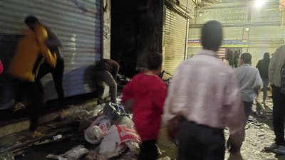 إخماد حريق هائل بمحل ملابس بالدقهلية.. والعناية الإلهية تنقذ المحال المجاورة | صور
