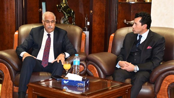 وزير الرياضة مع رئيس