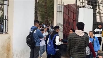 طلاب الصف الأول الثانوي بالجيزة: امتحان العربي سهل وفي مستوى الطالب المتوسط| بث مباشر 