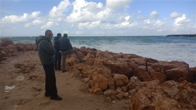 قائد غواصي الخير بالإسكندرية: هدوء الأمواج وتراجع سرعتها يساعد في العثور على جثمان الطالب يوسف غريق لوران