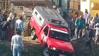 مصرع صغير إثر حادث سقوط سيارة في ترعة السويس بالإسماعيلية 