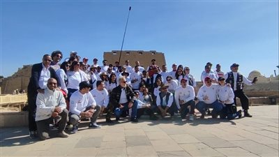 50 متسابقا للدراجات النارية من مختلف الجنسيات يزورون معابد الكرنك بالأقصر 
