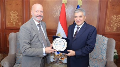 أسامة ربيع يبحث مع السفير الفنلندي التعاون في مجالات التدريب والتكنولوجيا البحرية