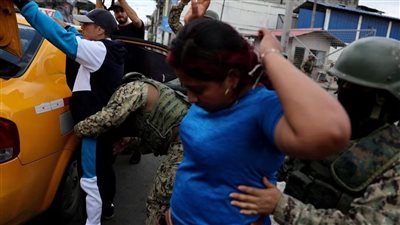 مداهمات واعتقالات.. شرطة الإكوادور تواصل محاربة العصابات الإجرامية بعد هروب فيتو