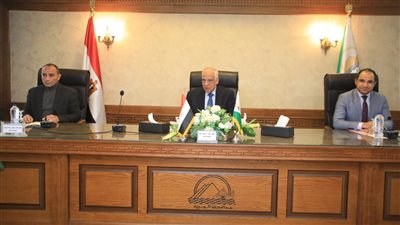 محافظ الجيزة يوجه برفع معدلات تنفيذ مشروعات الخطة الاستثمارية.. وإعداد سجل بأسماء الشوارع 