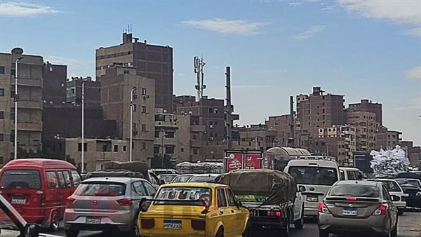 تكدس مروري أعلى الطريق