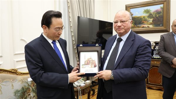 محافظ القاهرة وممثل