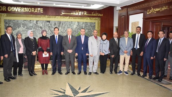 محافظ الأقصر يستقبل