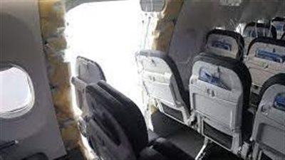 راكب يلقي بنفسه من طائرة متجهة إلى دبي