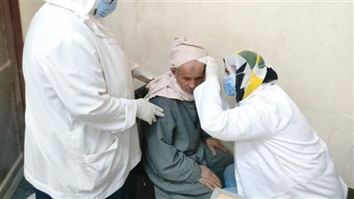 توقيع الكشف الطبي على 149 ألف حالة خلال 88 قافلة طبية في قرى المنيا