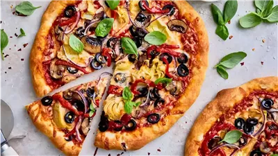 بطريقة جديدة.. مكونات عجينة البيتزا الأصلية.. العجن بالماء أم اللبن ولماذا نضع سكر؟