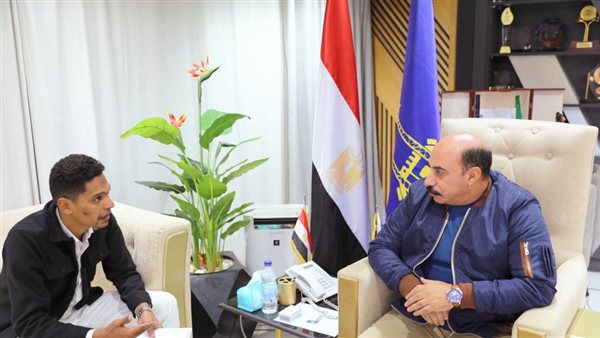 محافظ أسوان ومراسل