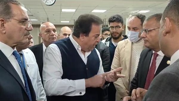 وزير الصحة أثناء