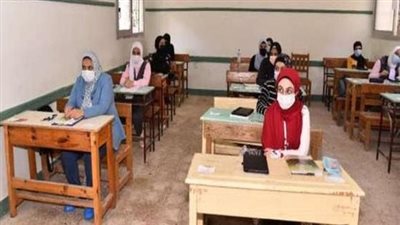 بدء امتحان مادة الرياضيات لطلاب الصف الأول الثانوي بالجيزة 