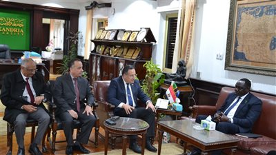 رئيس جامعة الإسكندرية يستقبل سفير تنزانيا لبحث سبل التعاون المشترك