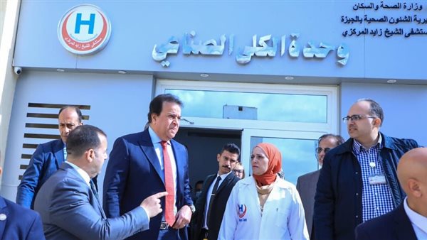 وزير الصحة خلال تفقده
