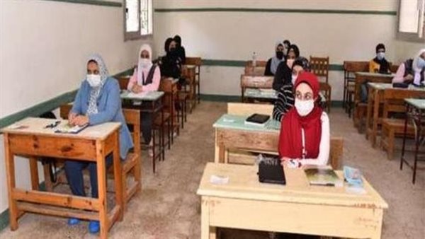 طلاب الصف الأول الثانوي_