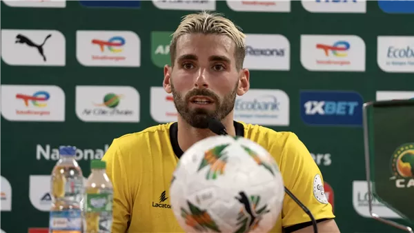 لاعب منتخب موزمبيق