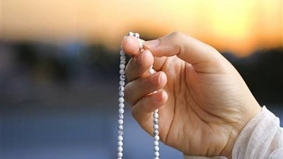 اذكري اسم الله العزيز 658 مرة.. الإفتاء تحسم الجدل حول الذّكر بعدد معين