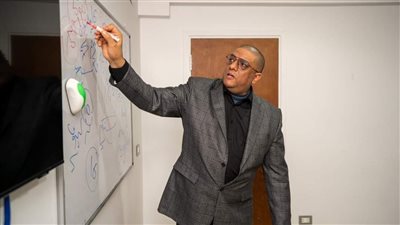 الدكتور طارق الطنطاوي يقدم روشتة للشباب لبناء شخصياتهم المهنية والوصول إلى المناصب القيادية 