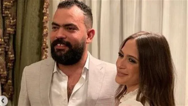 خالد عليش وزوجته