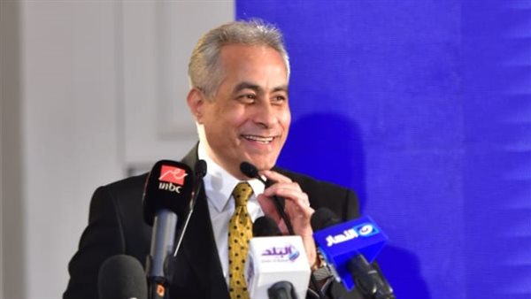 حسن شحاتة وزير العمل