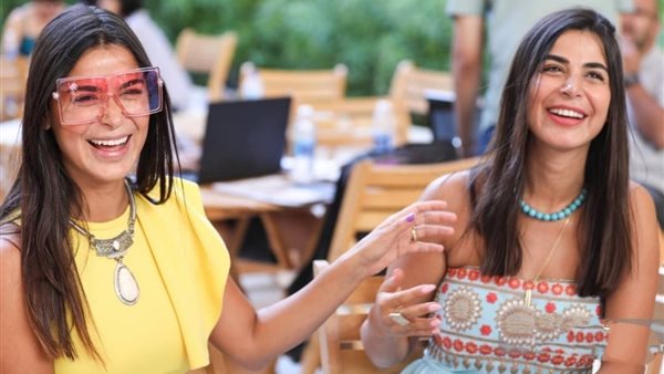 رانيا منصور وتوأمها