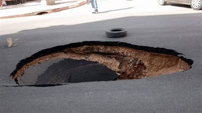 سقطوا في حفرة.. التحقيق مع مسئولين بحي الهرم بعد مصرع 3 طلاب وإصابة 2 آخرين صعقت الكهرباء سيارتهم