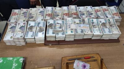 فريق إسعافي بالفيوم يعيد أكثر من 2 مليون جنيه بحوزة مصاب في حادث سير